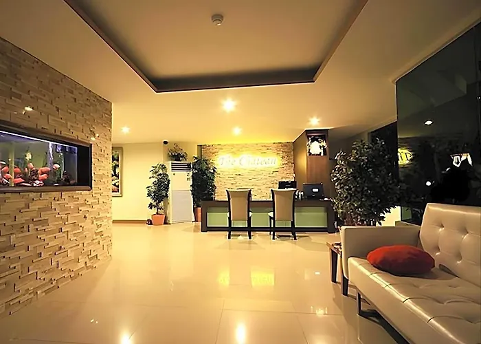 Hotel The Chateau Luxury Serviced 3*