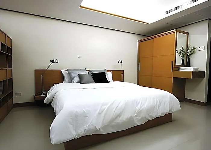 Hotel The Chateau Luxury Serviced 3*