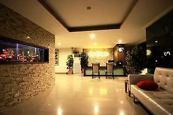 Hotel The Chateau Luxury Serviced
