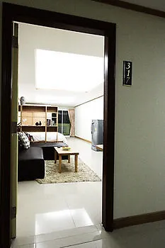 Hotel The Chateau Luxury Serviced 3*